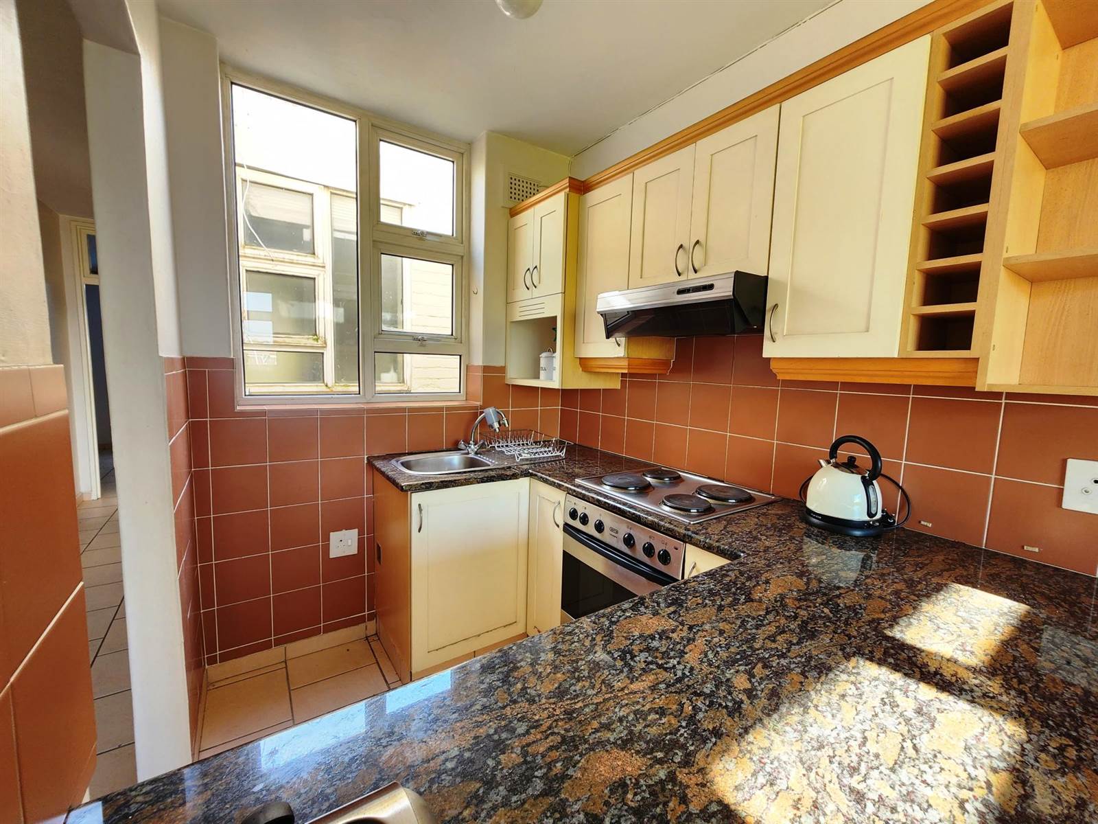 1 Bed Apartment in Essenwood photo number 2