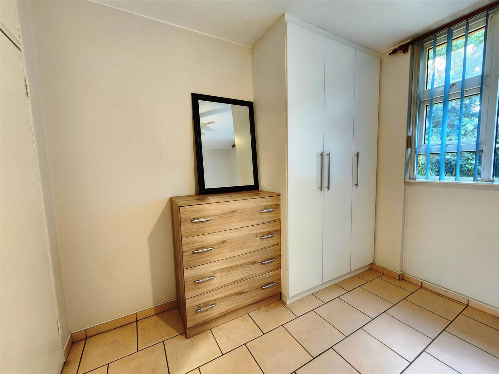 1 Bed Apartment in Essenwood photo number 6