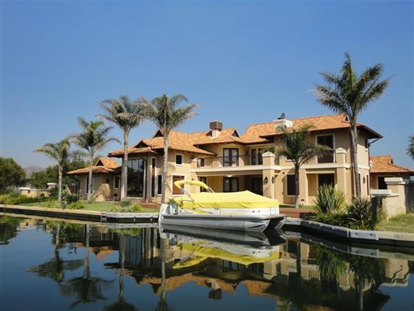 4 Bed House in The Islands Estate