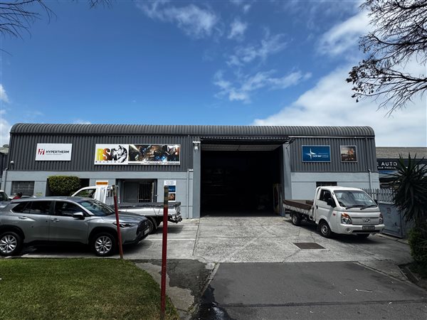 309  m² Industrial space