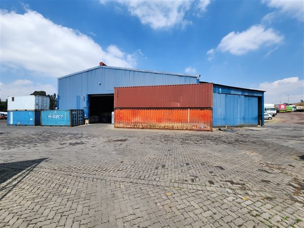 8 000  m² Industrial space