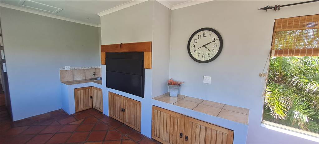 5 Bed House in Stilbaai photo number 16