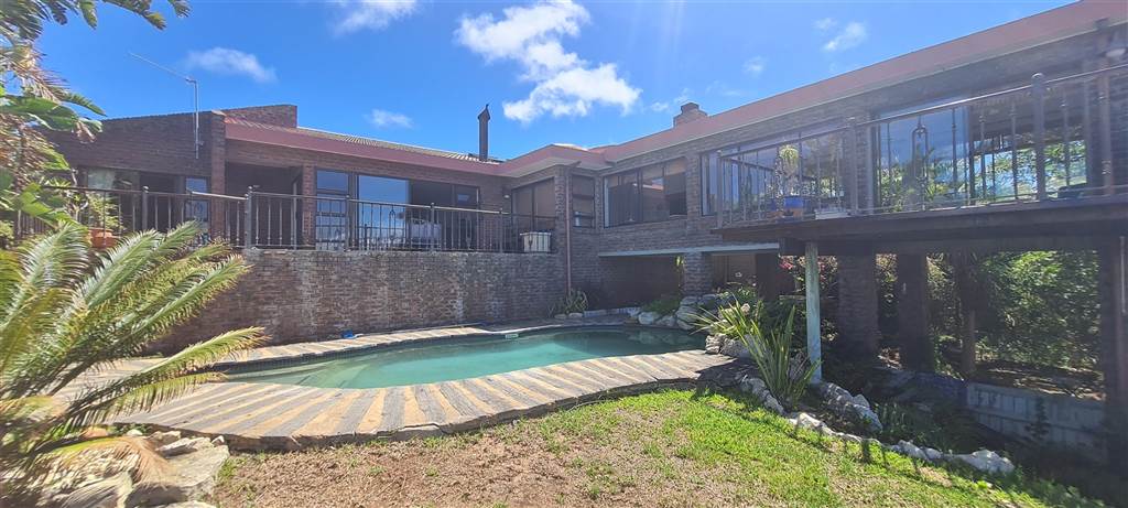 5 Bed House in Stilbaai photo number 1