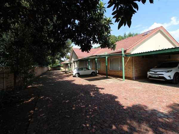 10 Bed House in Potchefstroom Central