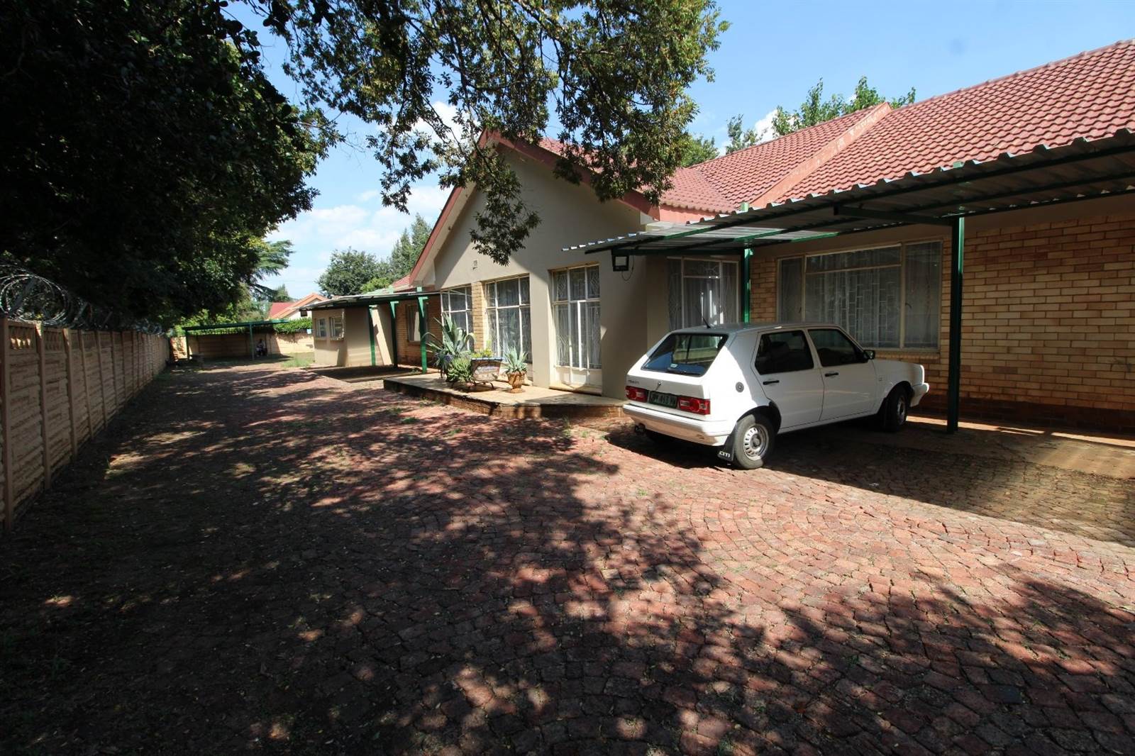 10 Bed House in Potchefstroom Central photo number 19