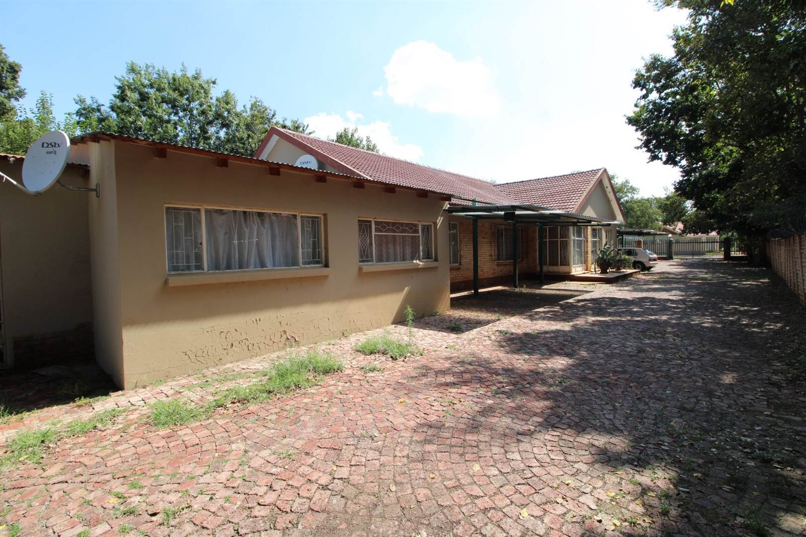 10 Bed House in Potchefstroom Central photo number 20