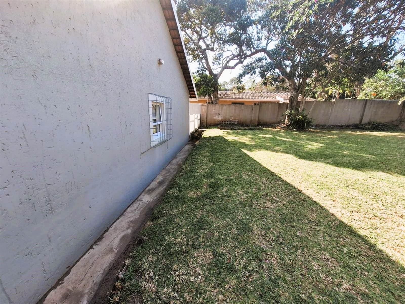 3 Bed Townhouse in Uvongo photo number 21