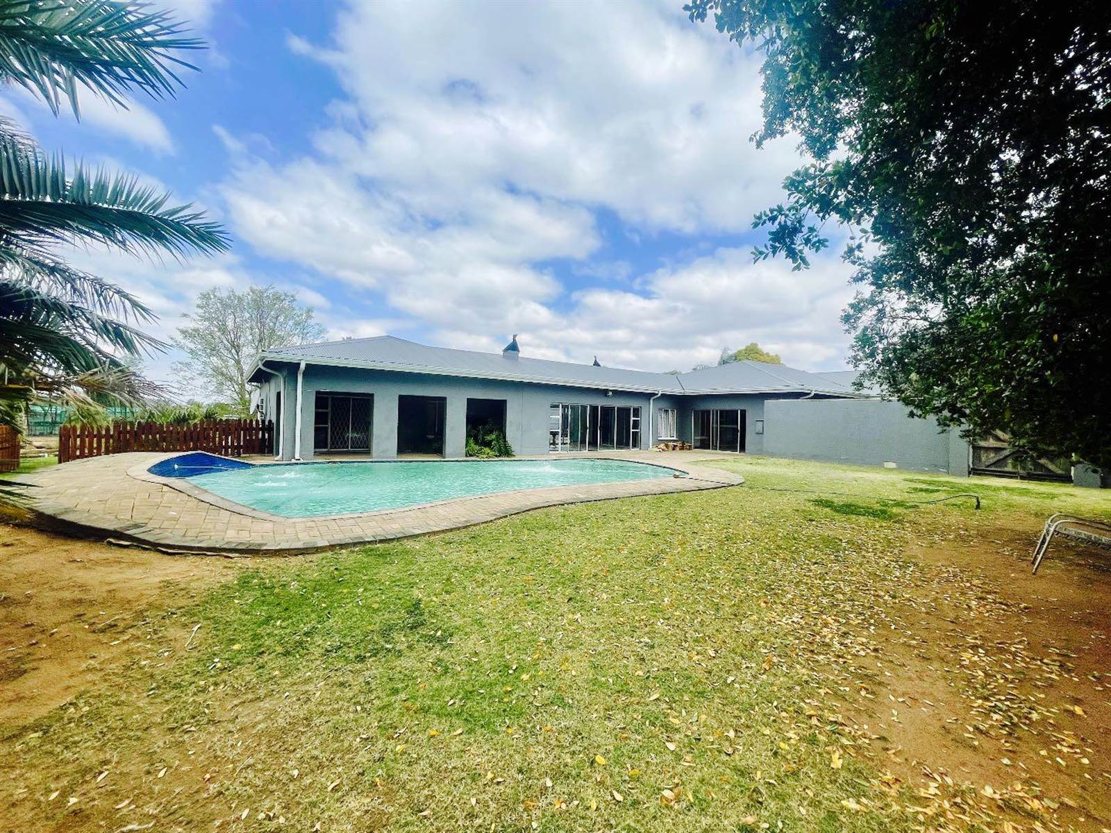 6 Bed House in Vryheid photo number 2