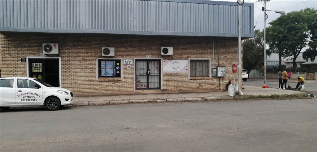 Commercial space in Vryburg photo number 1
