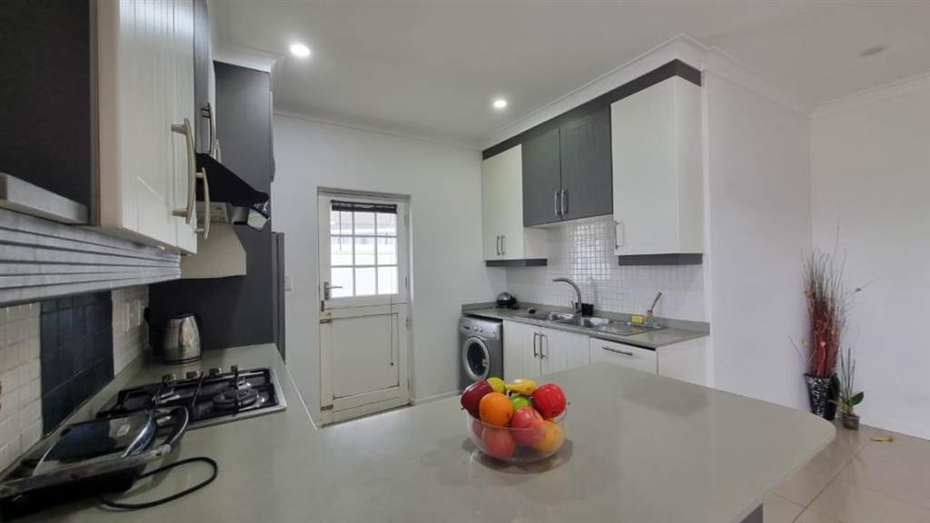 2 Bed Townhouse in Shelly Beach photo number 9