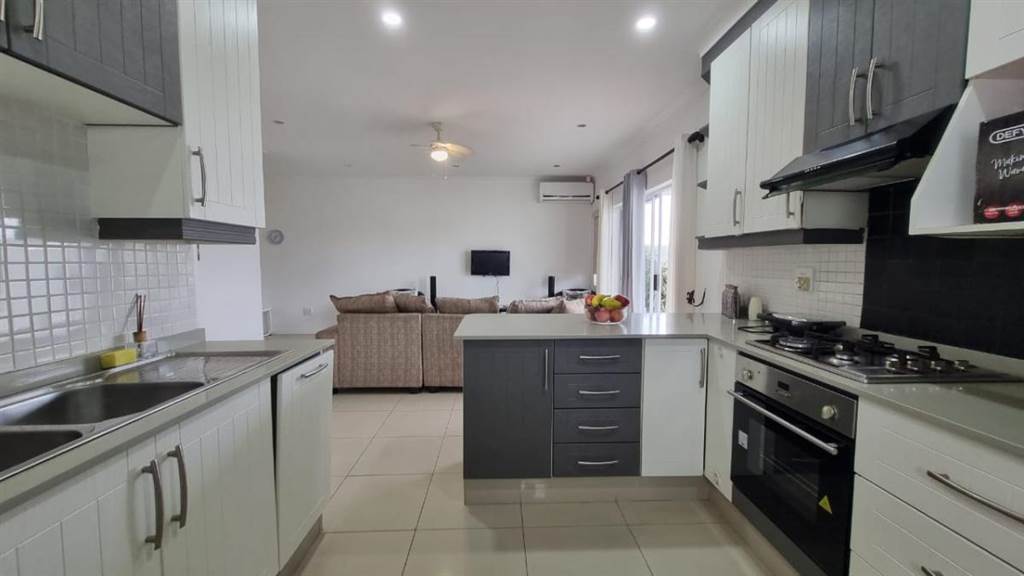 2 Bed Townhouse in Shelly Beach photo number 8