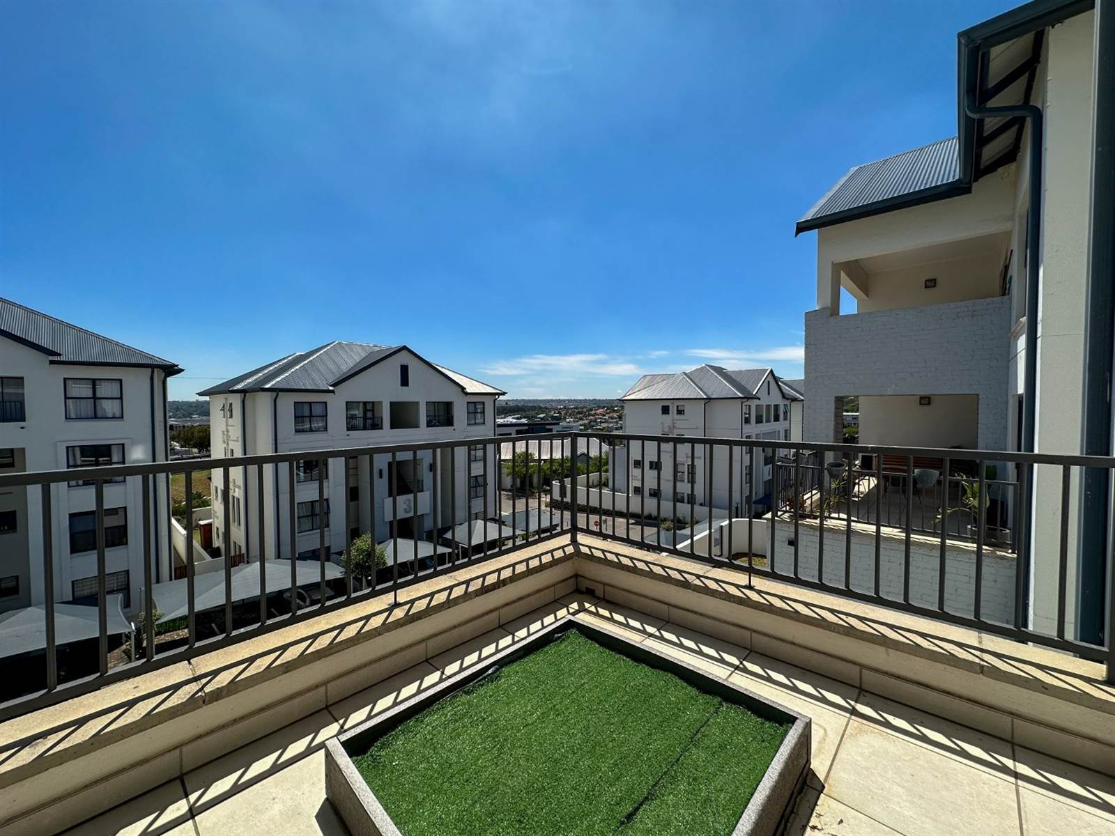 2 Bed Townhouse in Greenstone Hill photo number 18