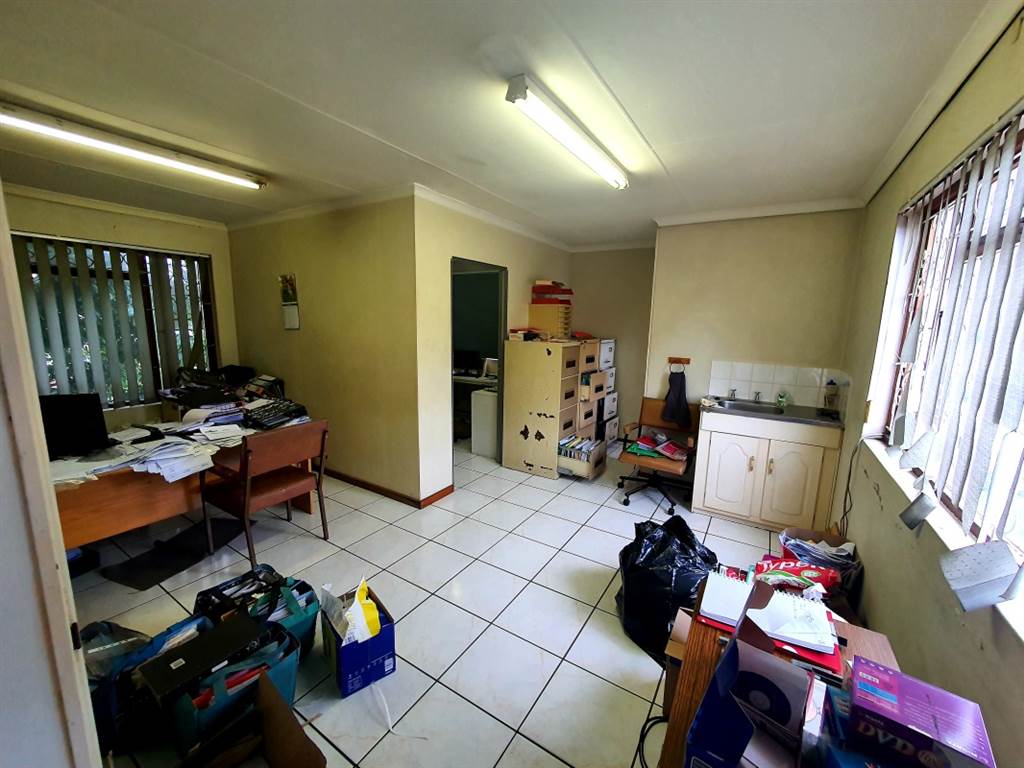 4 Bed House in Pinetown Central photo number 30