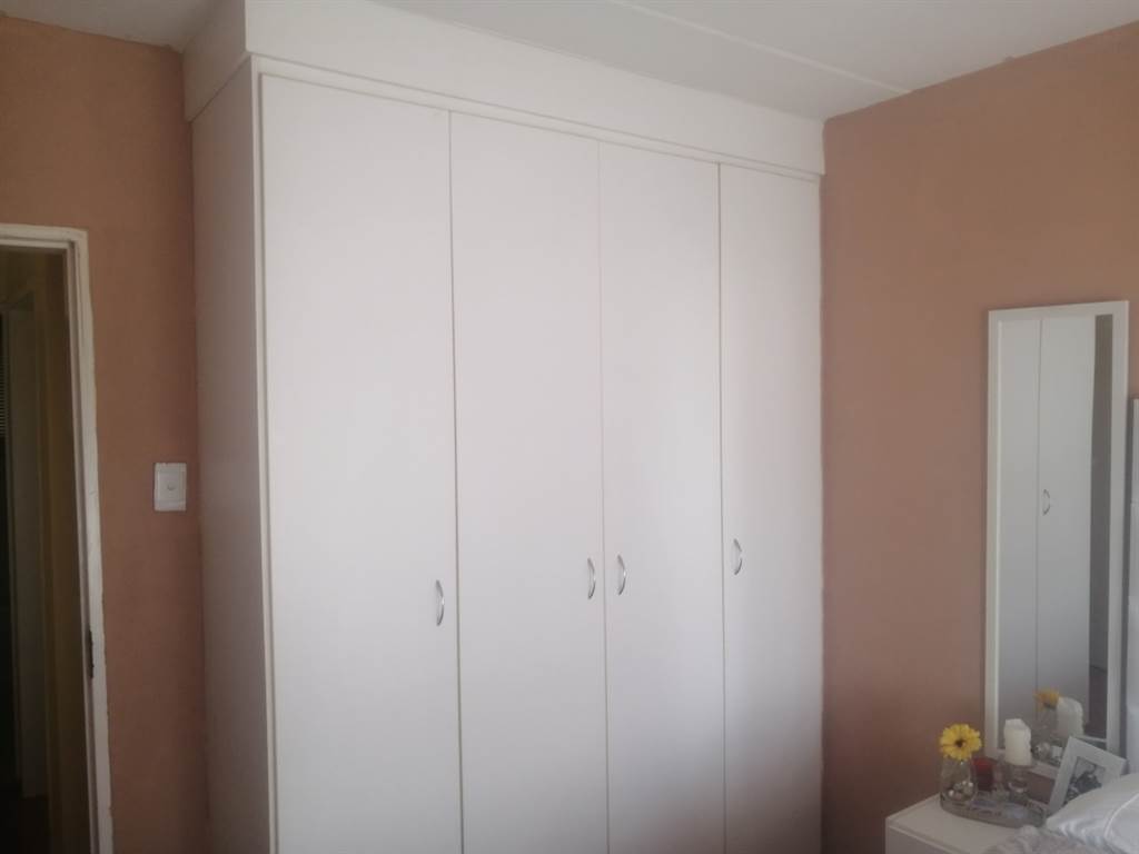2 Bed Apartment in Benoni Central photo number 7