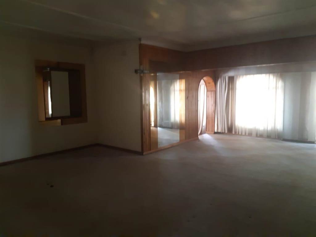 9 Bed House in Vanderbijlpark CE2 photo number 9