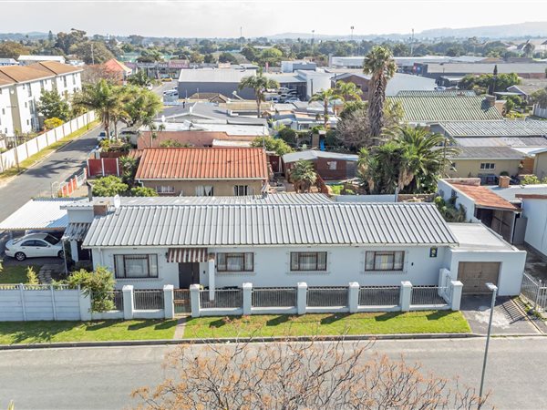 5 Bedroom House 5 Bedroom House