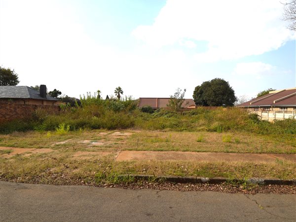 860 m² Land available in Strubenvale