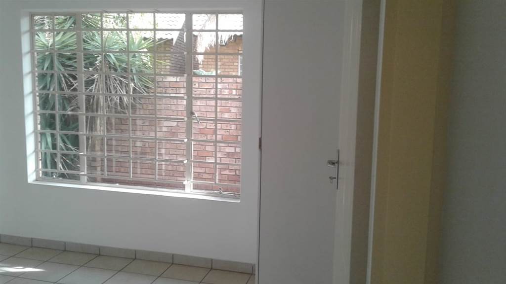 3 Bed Townhouse in Annlin photo number 10