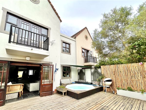 2 Bed Townhouse in Boschenmeer Golf Estate