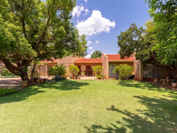 4 Bed House in Hartbeesfontein