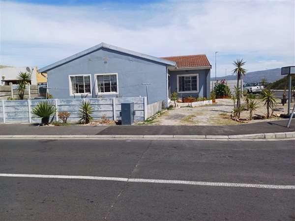 7 Bed House in Grassy Park