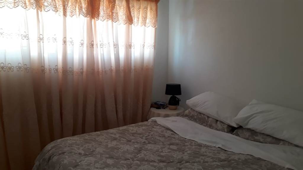 1 Bed Apartment in Vredefort photo number 8