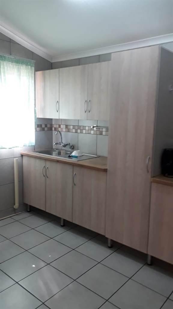 1 Bed Apartment in Vredefort photo number 10