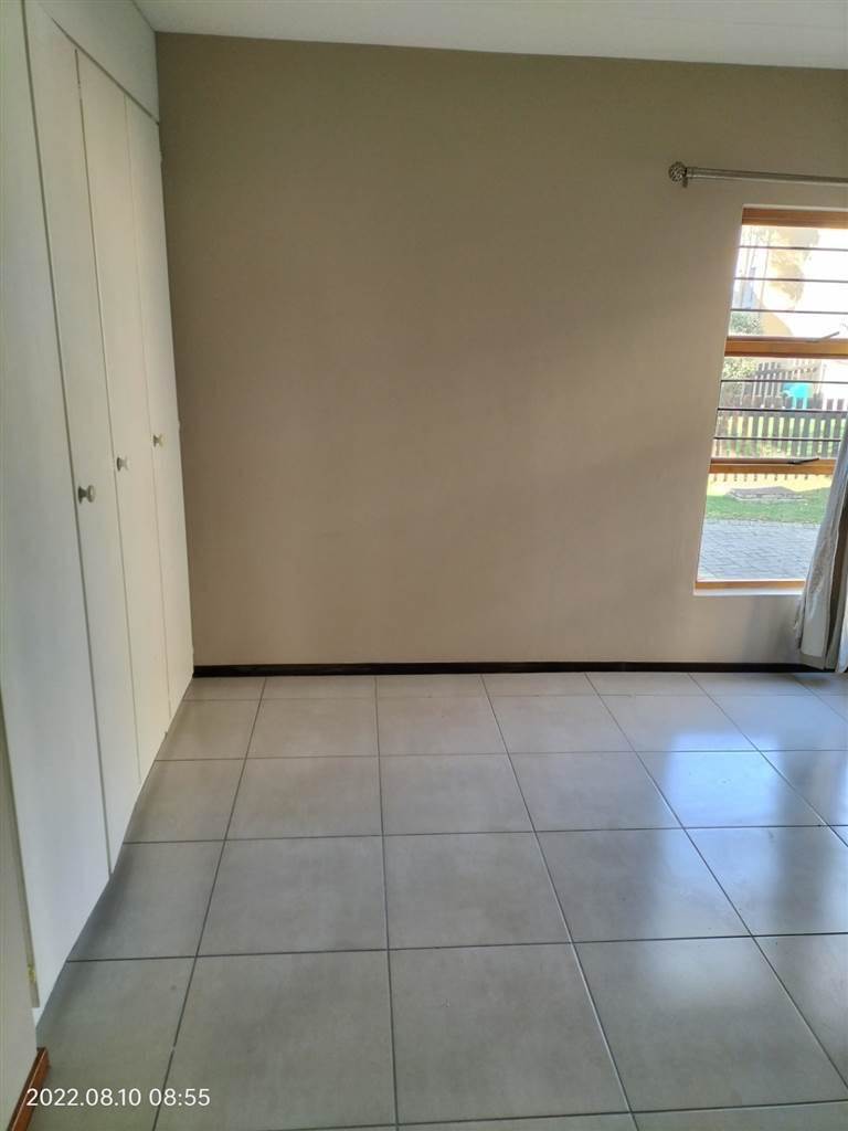 2 Bed Townhouse in Fourways photo number 13