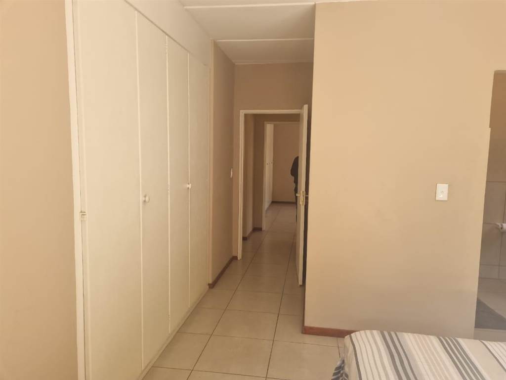2 Bed Townhouse in Fourways photo number 20