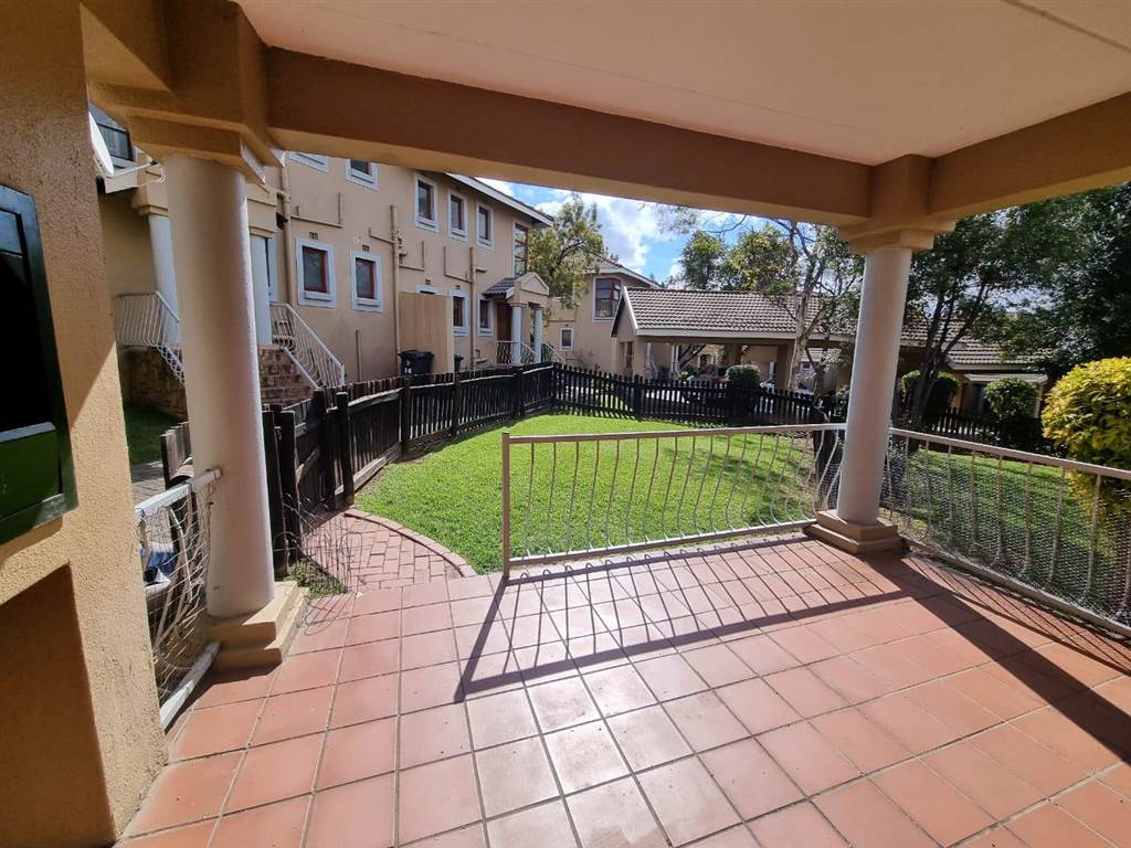 2 Bed Townhouse in Fourways photo number 29
