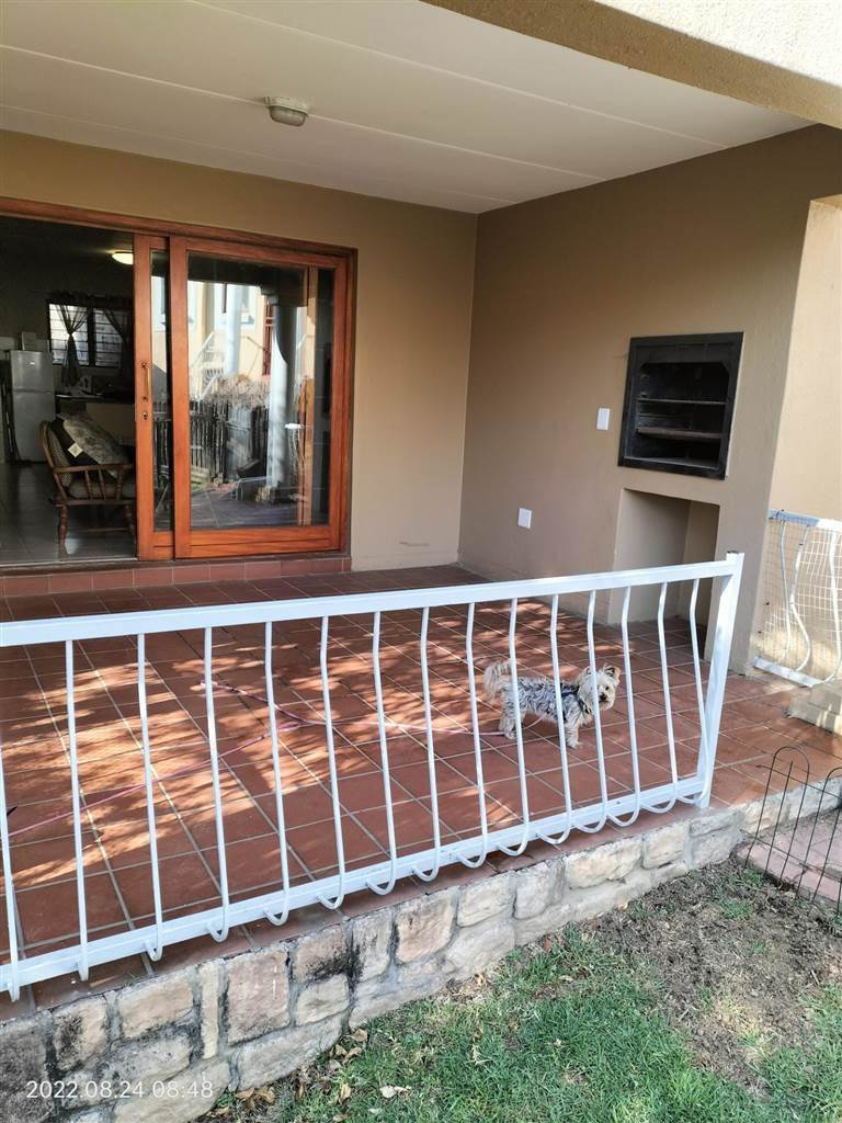 2 Bed Townhouse in Fourways photo number 10