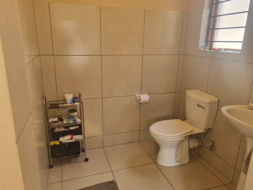 2 Bed Townhouse in Fourways photo number 22