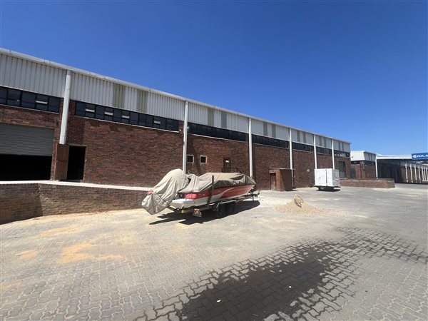 970  m² Industrial space