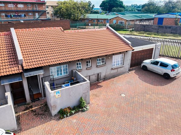 3 Bedroom Townhouse 3 Bedroom Townhouse