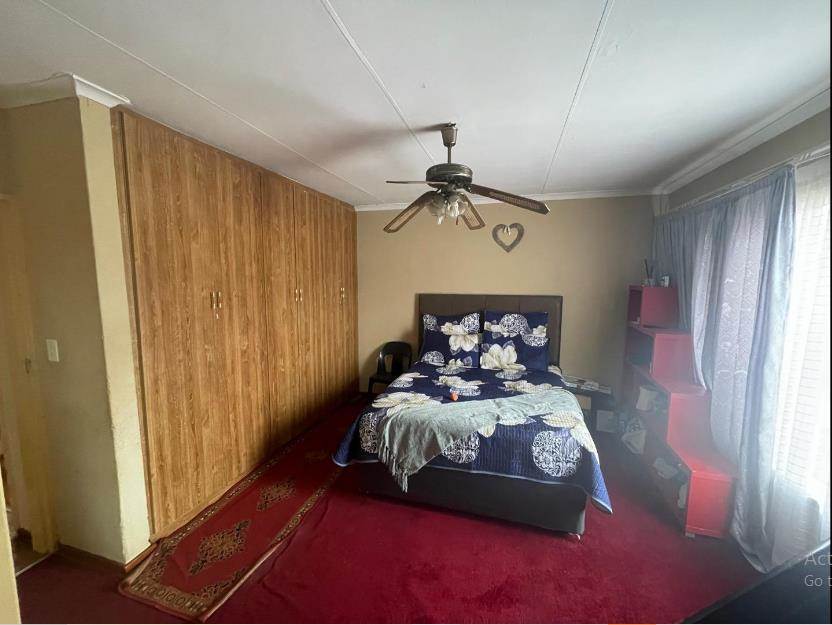 3 Bed House in Dobsonville photo number 5