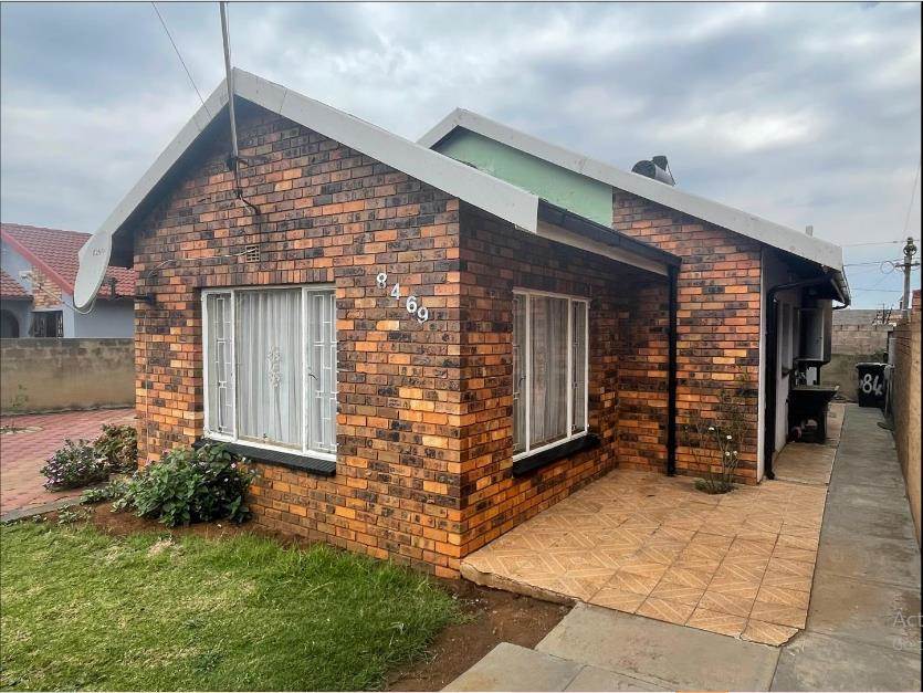 3 Bed House in Dobsonville photo number 1