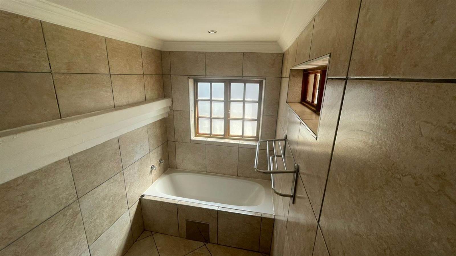 2 Bed Apartment in Northcliff photo number 6