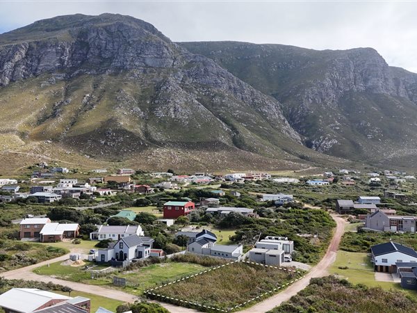 667 m² Land available in Bettys Bay
