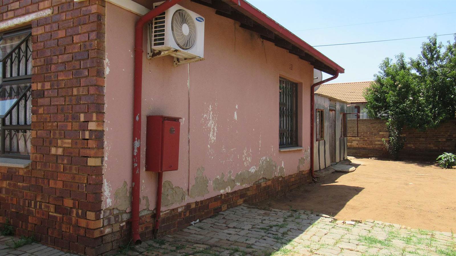 2 Bed House in Mohlakeng photo number 12
