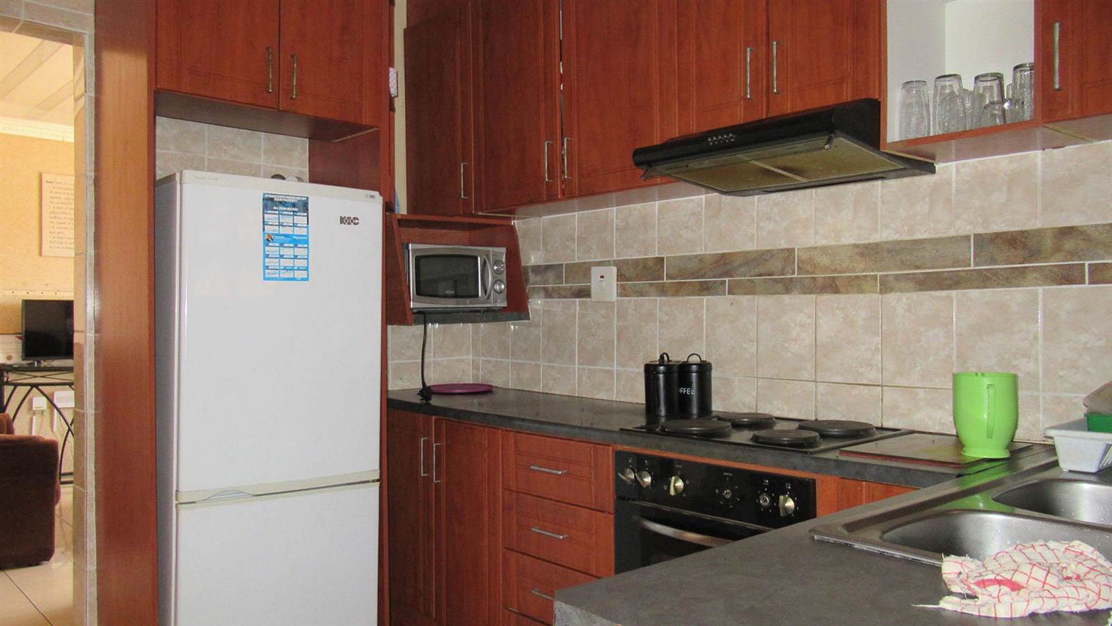 2 Bed House in Mohlakeng photo number 4