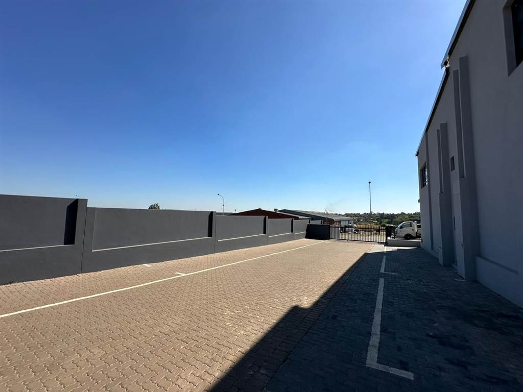 82  m² Industrial space in Clayville photo number 16