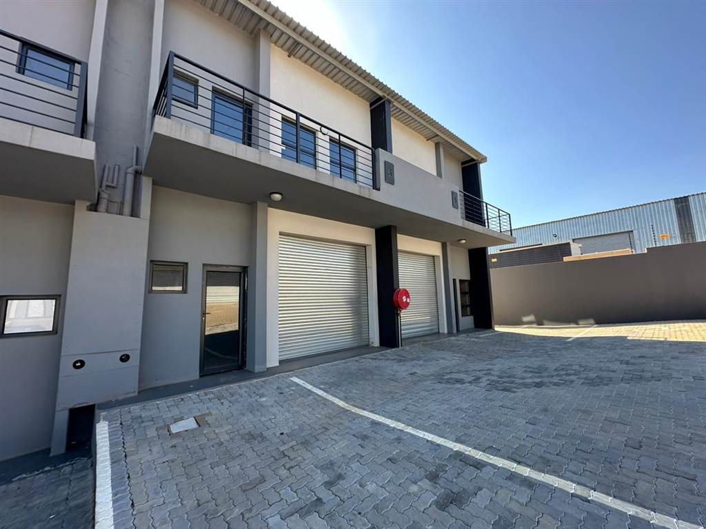 82  m² Industrial space in Clayville photo number 1