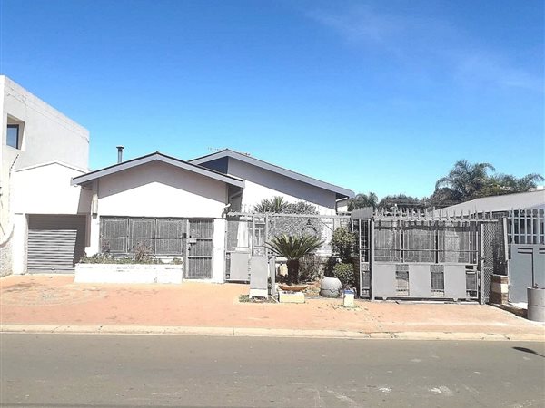 6 Bed House in Lanseria and surrounds
