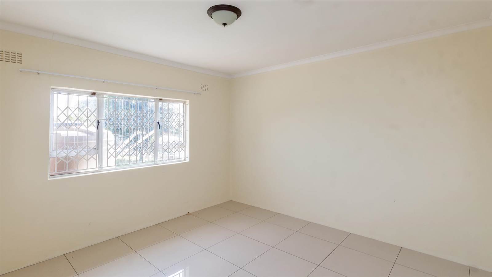 4 Bed House in Mt Edgecombe photo number 12