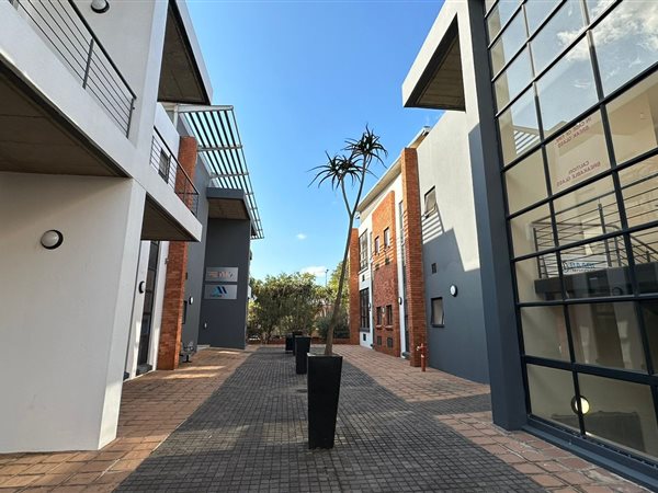 162  m² Commercial space in Highveld