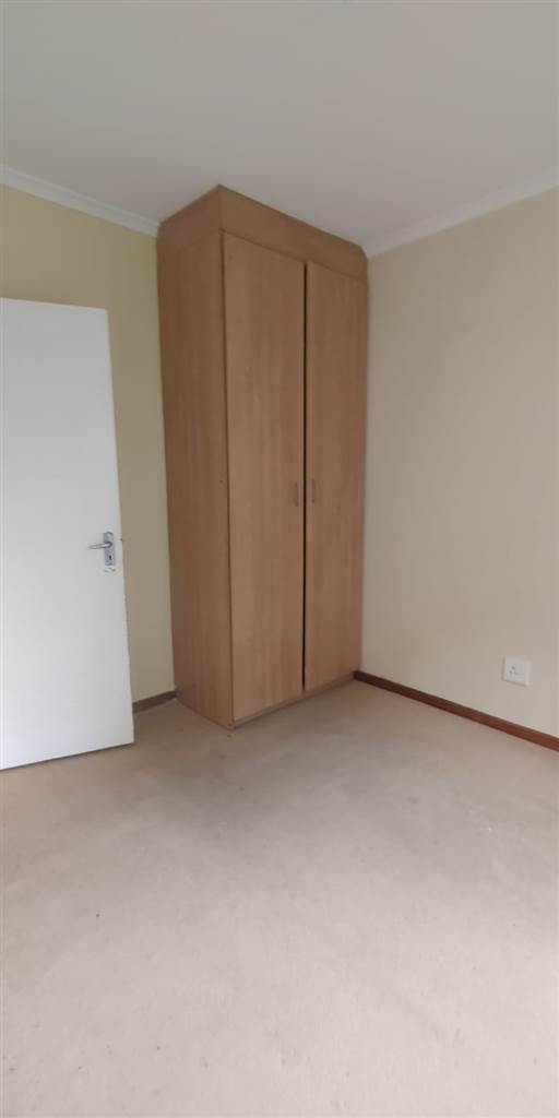 2 Bed Apartment in Meredale photo number 11