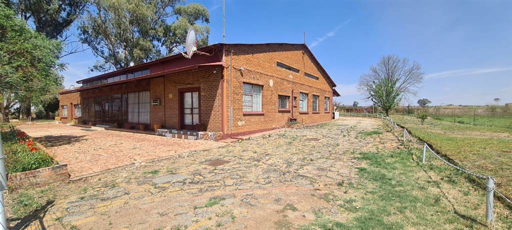 171 ha Farm with House in Potchefstroom Central photo number 2