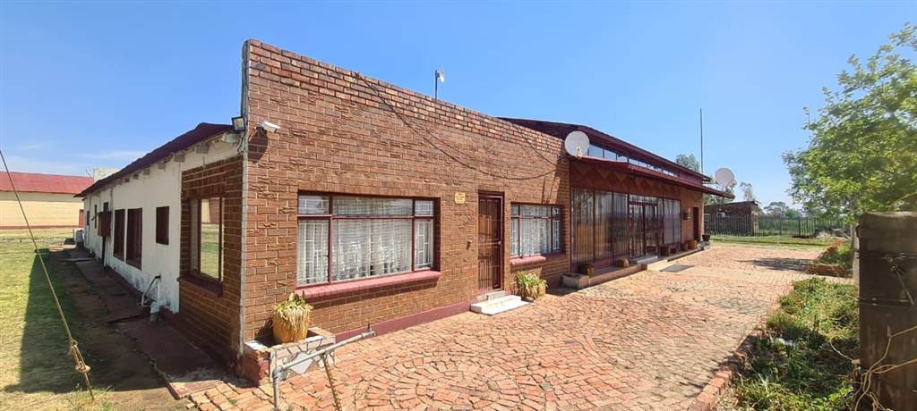 171 ha Farm with House in Potchefstroom Central photo number 3