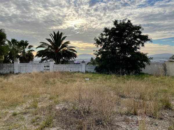 477 m² Land available in Protea Heights