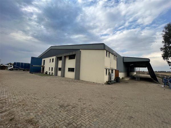 2825  m² Industrial space